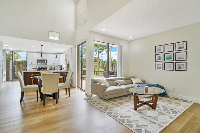 Building Photo - 5804 Fox Hollow Dr