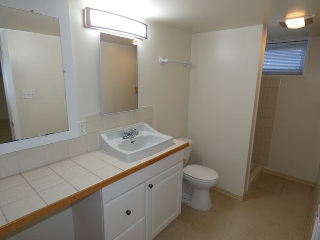 Building Photo - 822 E Seventh - Central Charmer