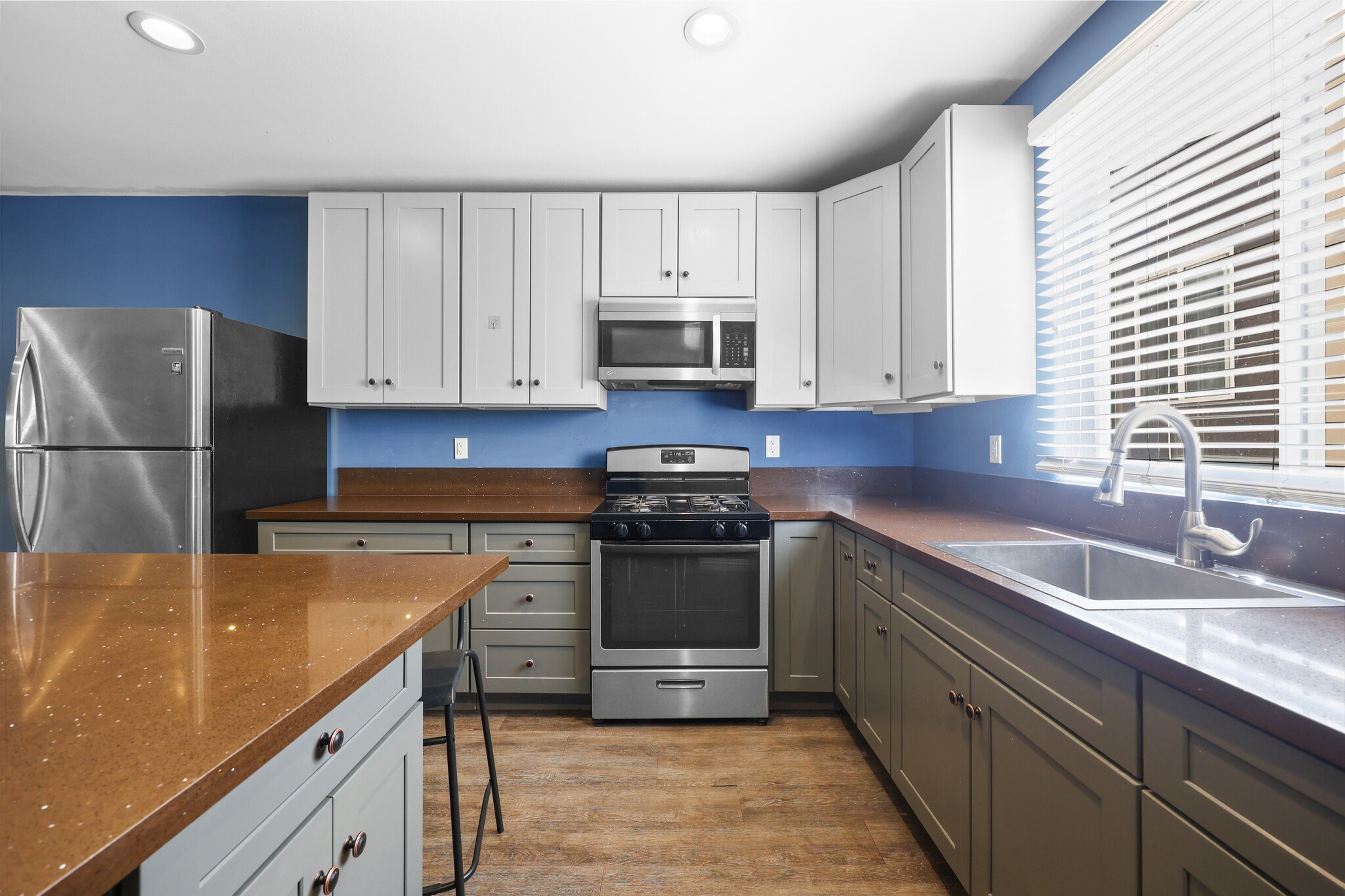 Building Photo - 1168 1/2 W 24th St