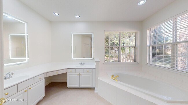 Building Photo - 10061 Vineyard Lake Rd E