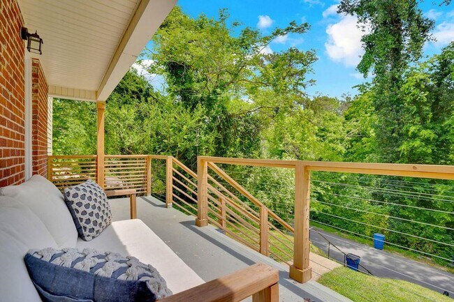 Building Photo - 172 Lynda Cir