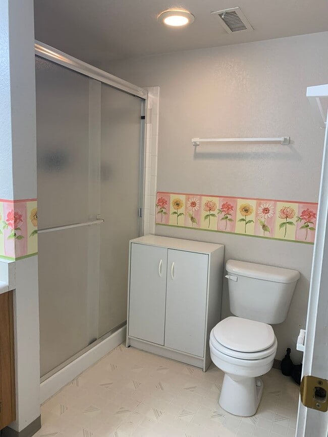 Building Photo - 2BD 2Bath Condo Close to CSU