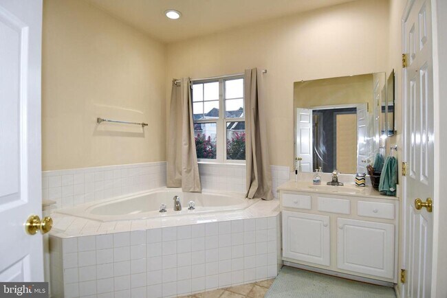 Building Photo - 10001 Orland Stone Dr
