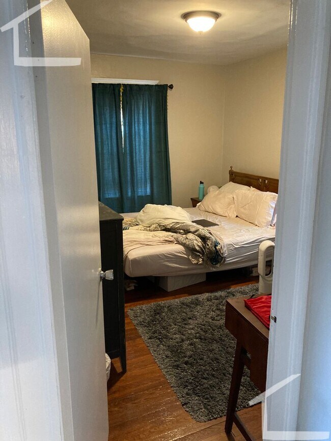 Building Photo - Nice 2 bed in JP