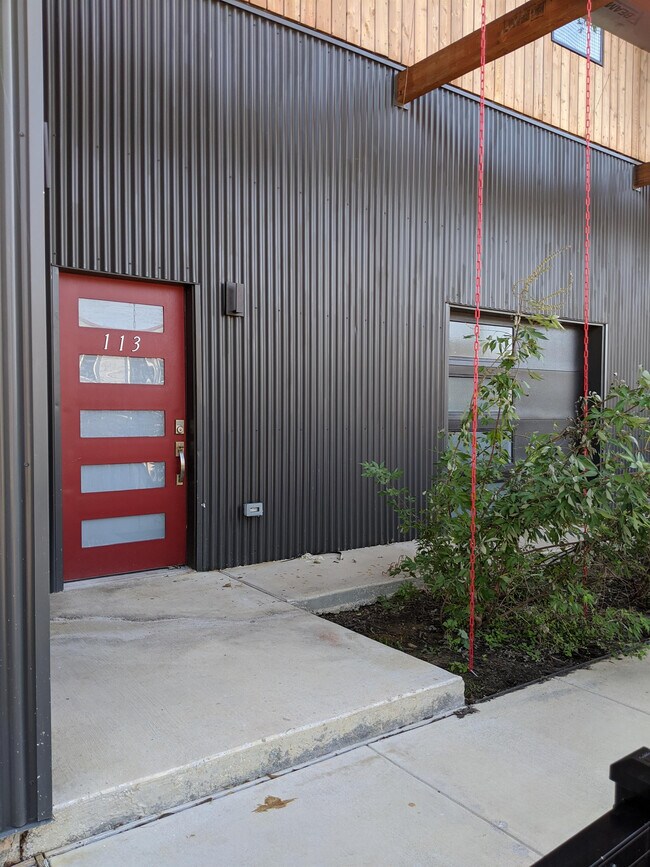 Building Photo - 305 N Parker Ave
