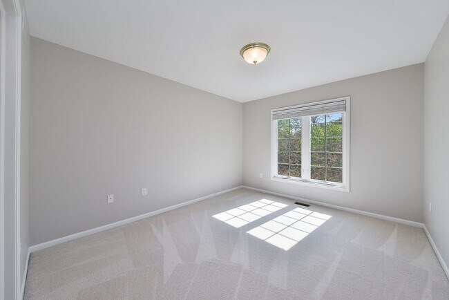 Building Photo - 410 Delnor Glen Dr