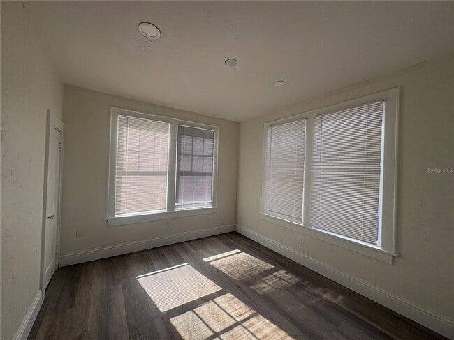 Building Photo - 729 E Palmetto St