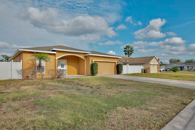 Building Photo - Spacious 4/2 Home with a Large Fenced Backyard and a 2 Car Garage Located in Buena Ventura Lakes ...