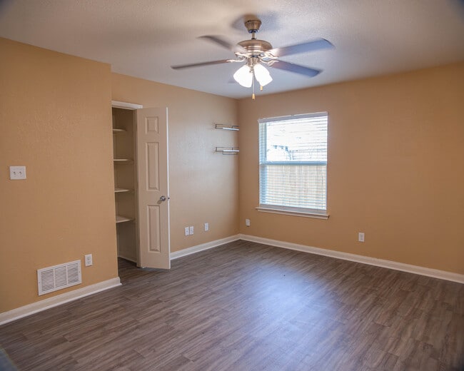 Building Photo - 3008 Finley St