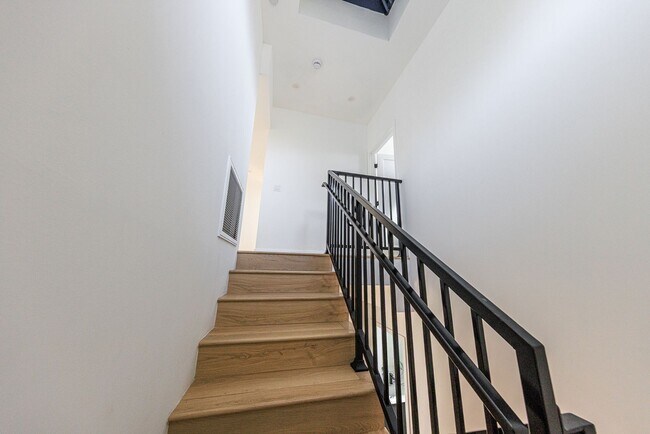 Building Photo - 1954 Purdue Ave