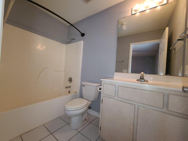 Building Photo - 2787 Bay Club Dr