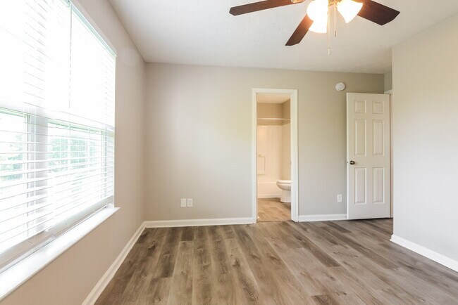 Building Photo - 6827 Devinney Ln