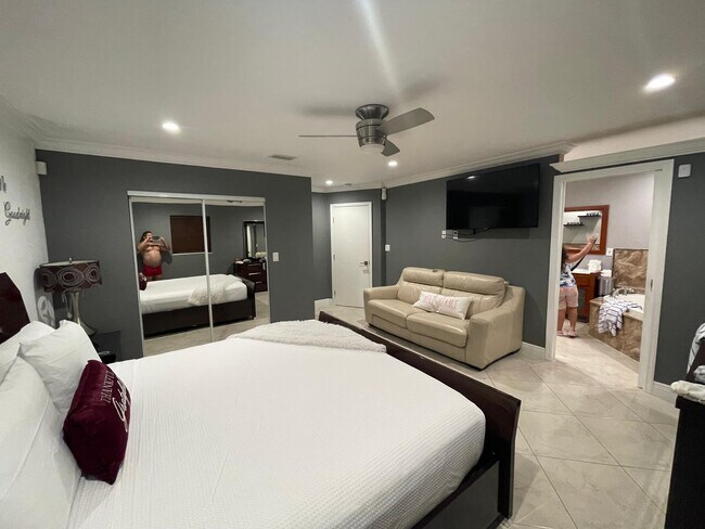 Building Photo - 584 Vossler Ave