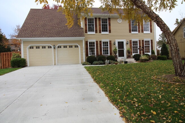 Primary Photo - 4 Bed Home Premium Fixtures