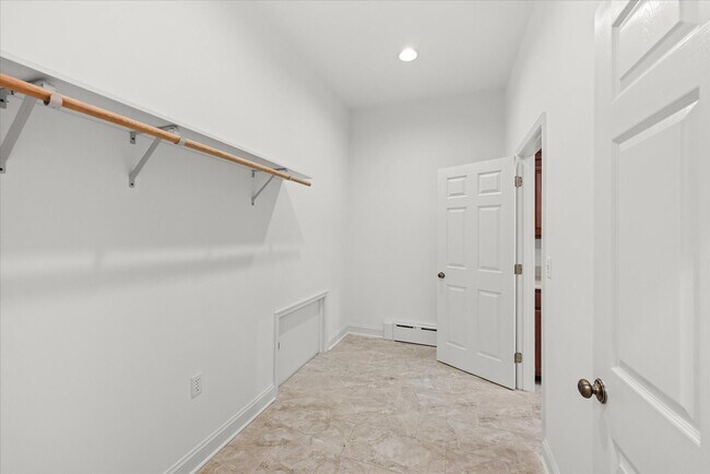 Building Photo - 6013 Selvyn Rd