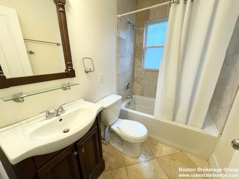 Building Photo - 178 Hillside St