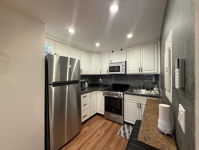 Building Photo - 42 Willow Wood Ct