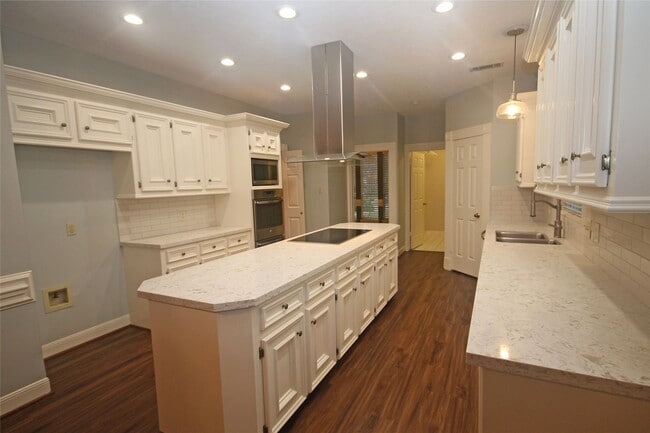 Building Photo - 17703 Forest Park Ln