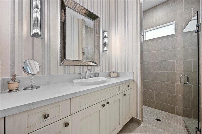 Building Photo - 208 Lucia Ct