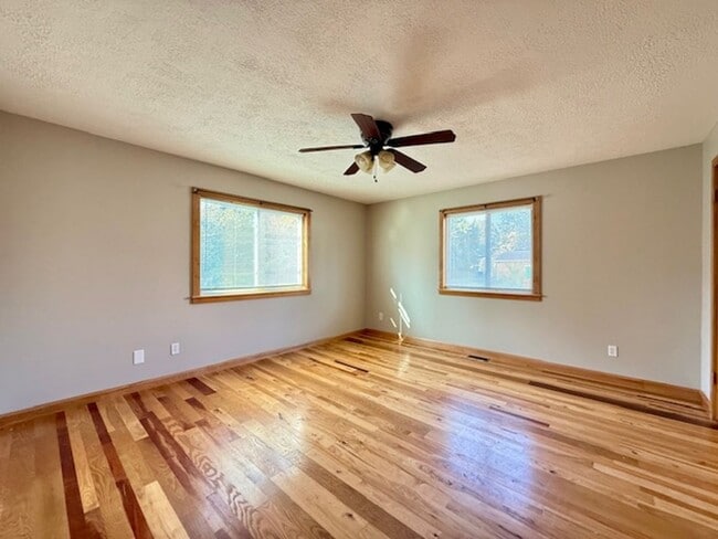 Building Photo - 3 Bedroom, 2 Bath Ranch Home - Move-In Ready!