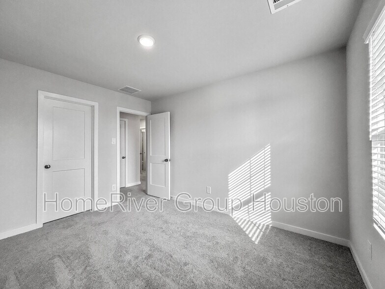 Building Photo - 21507 George Wayne Wy
