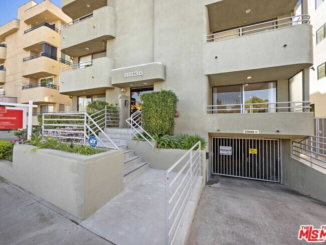 Building Photo - 9836 Vidor Dr