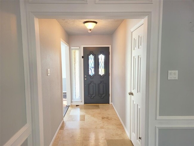 Building Photo - 15030 Vistamont Dr