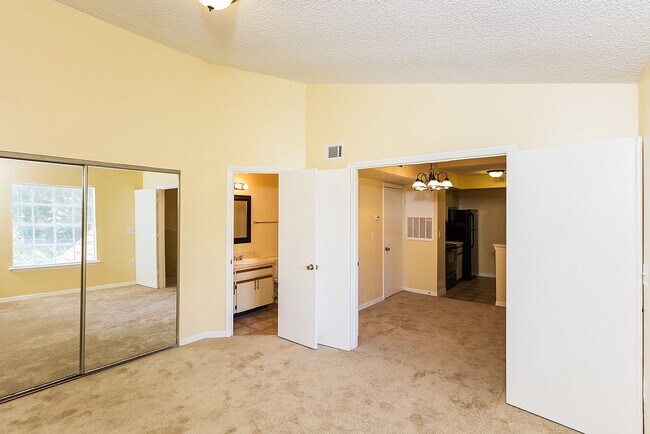 Building Photo - 437 Fountainhead Cir