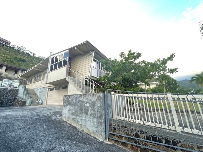Building Photo - 1 bedroom 1 bath close to town