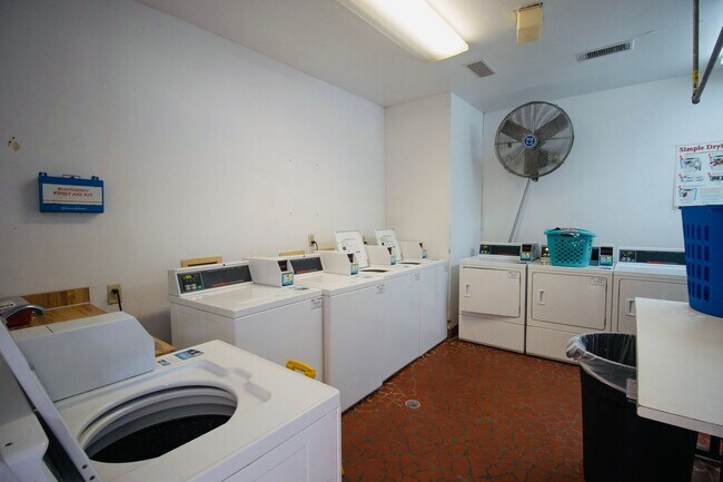 Building Photo - Bright & Modern Renovated 1-Bedroom Condo ...