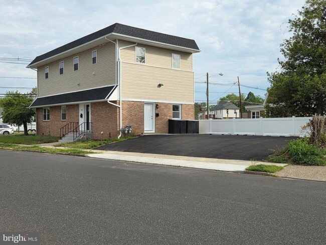 Building Photo - 102 E Clements Bridge Rd