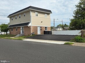 Building Photo - 102 E Clements Bridge Rd