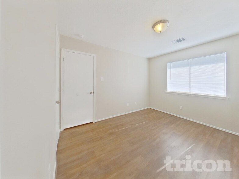 Building Photo - 33107 Cottonwood Bend
