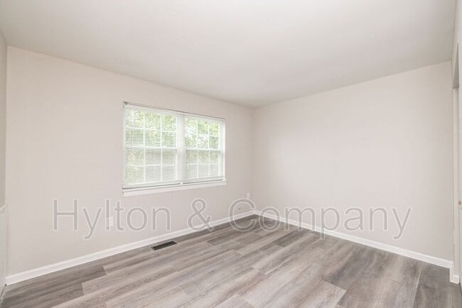 Building Photo - 3231 Hunters Mill Dr