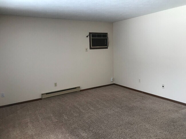 Building Photo - 225- RAVENWOOD