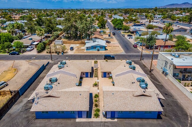 Building Photo - Fully remodeled Casita style apartment hom...