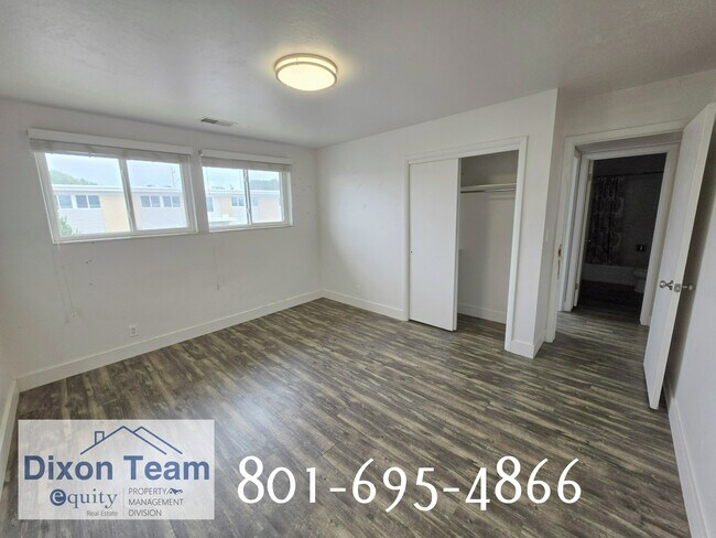 Building Photo - 2327 Chateau Dr