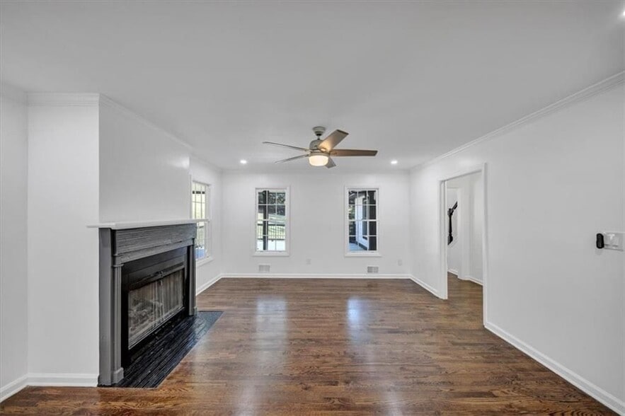 Building Photo - 172 Oak Forest Dr