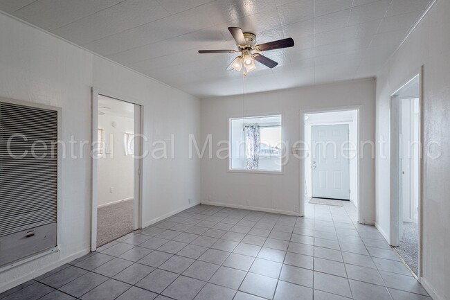 Building Photo - 3 Bedroom/1 Bath Home - $1625 Per Month!