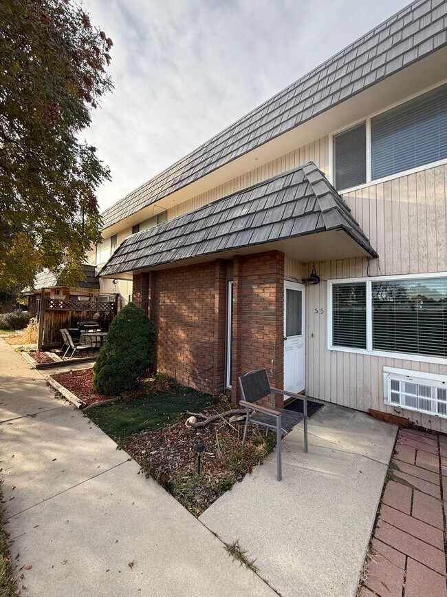 Building Photo - 2 Bedroom Townhome in Taylorsville