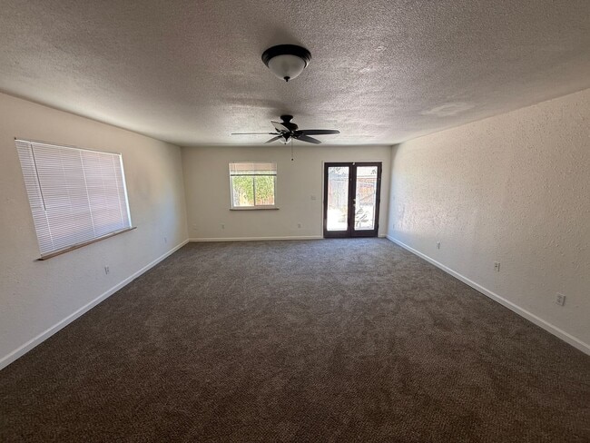 Building Photo - 4 Bedroom