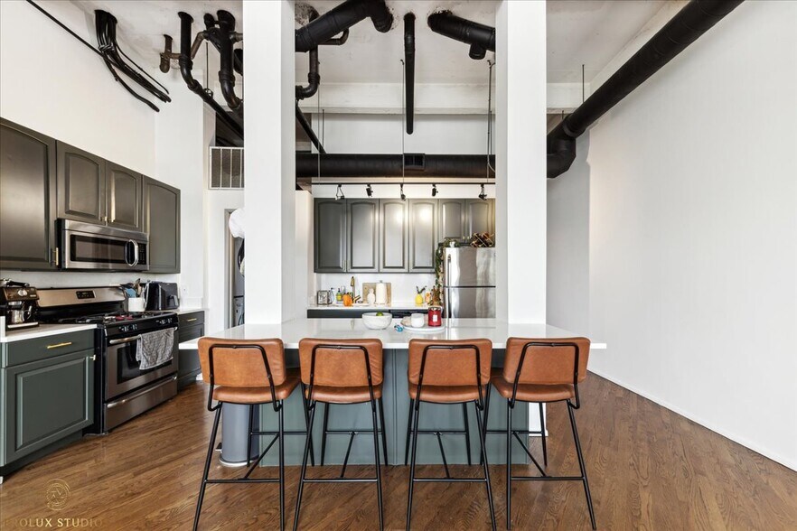 Building Photo - 1720 N Marshfield Ave