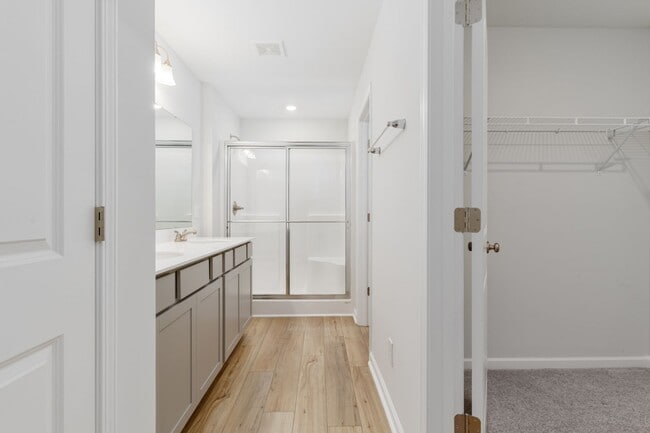 Building Photo - Modern 3-Bed, 2.5-Bath Townhome in Prime L...