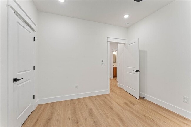 Building Photo - 49 Melbourn Dr