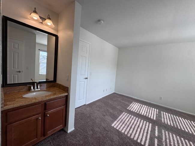 Building Photo - 3472 Hathaway Ave