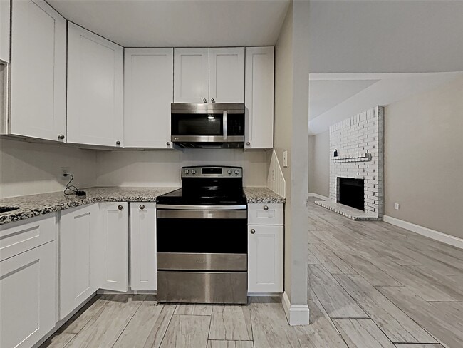 Building Photo - 14020 Schroeder Rd