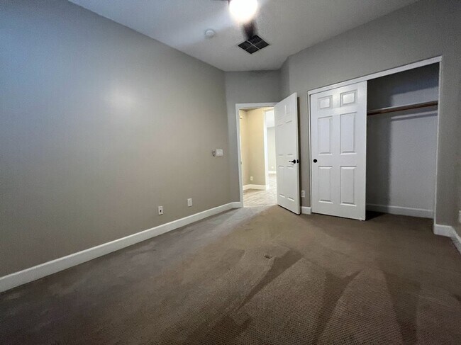 Building Photo - Cozy Cul De Sac house FOR RENT in a GREAT location