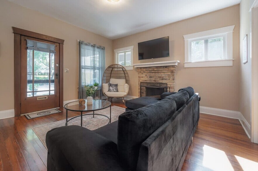 Building Photo - 5708 N Suwanee Ave