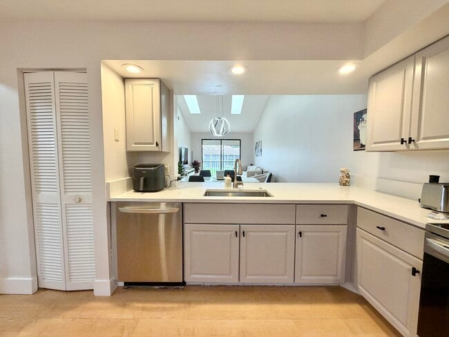 Building Photo - 7935 La Mirada Dr