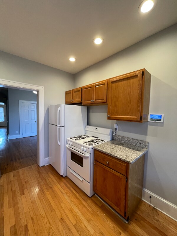 Building Photo - 80 W Greenwood Ave